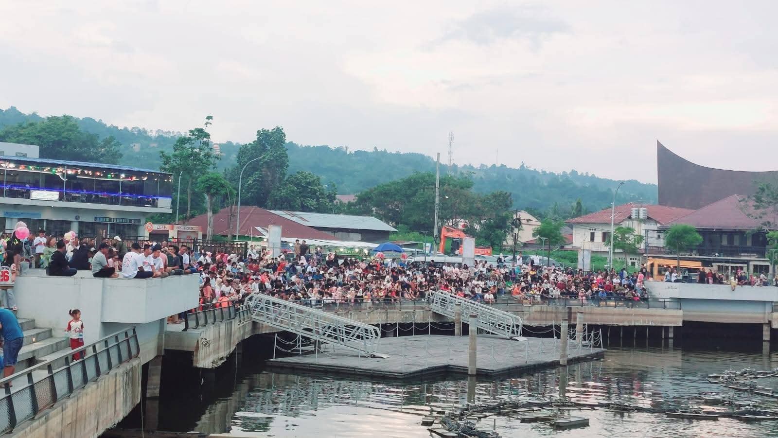 samosir diserbu