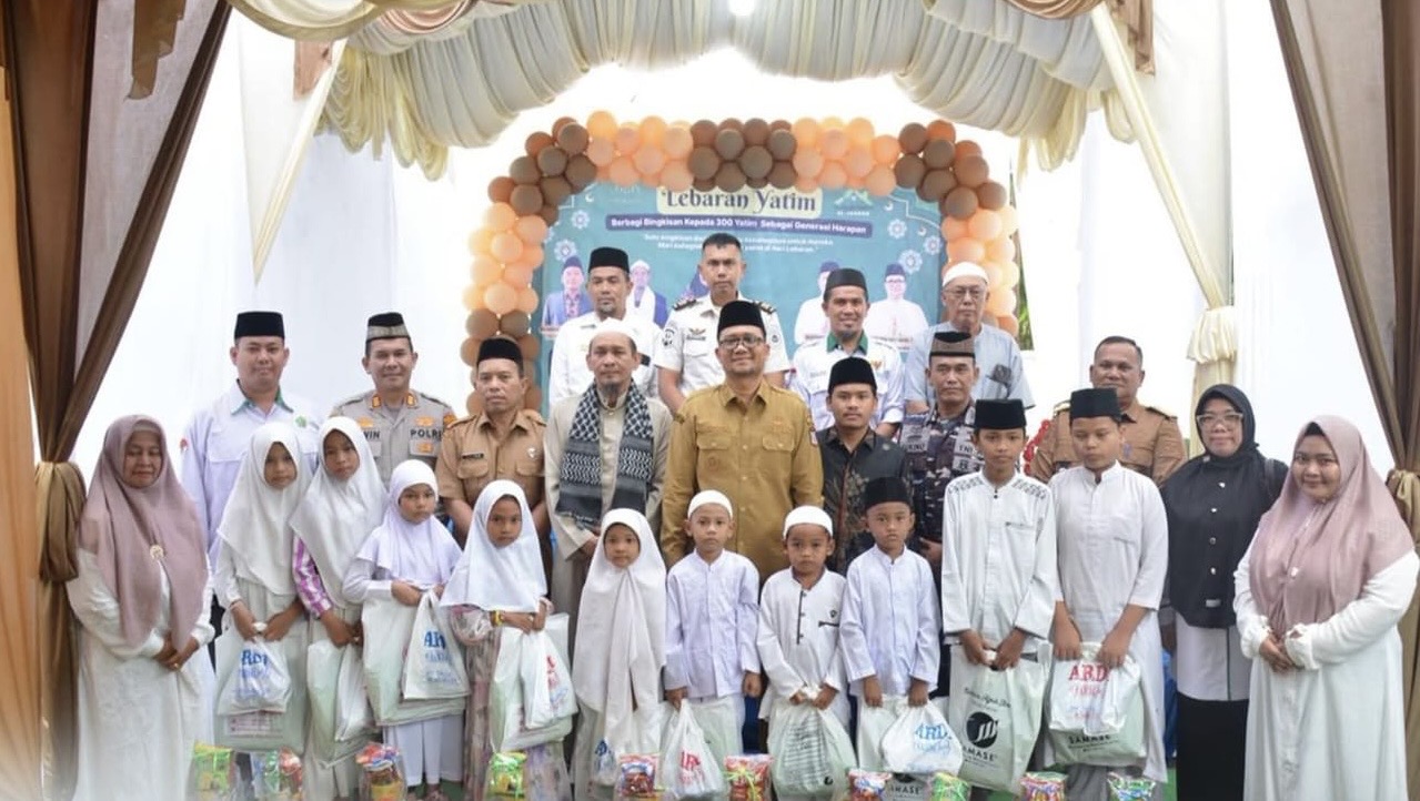 Lebaran Yatim di Tanjungbalai, 300 Anak Yatim Terima Bingkisan dari Yayasan  Umi Rahayu - Redaksi Satu Batubara
